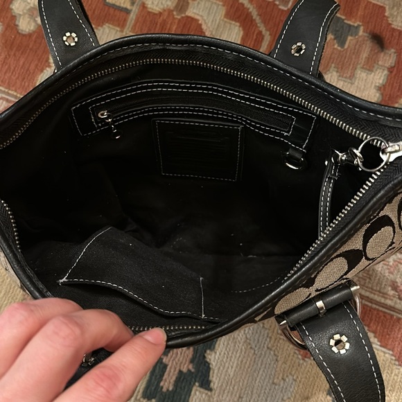 Coach purse zipper on the top, with big Cs cloth sides with leather bottom - Picture 3 of 5